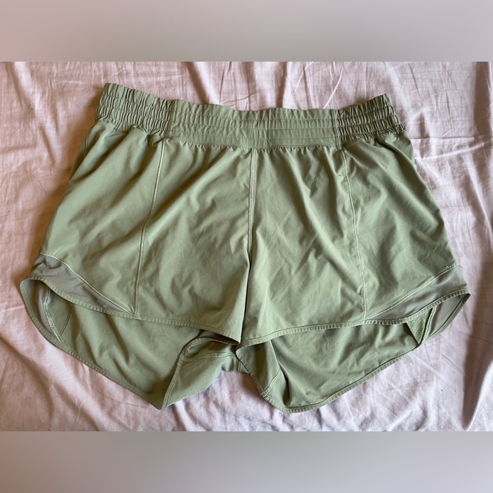 Lululemon Hotty Hot High-Rise Lined Short 2.5"